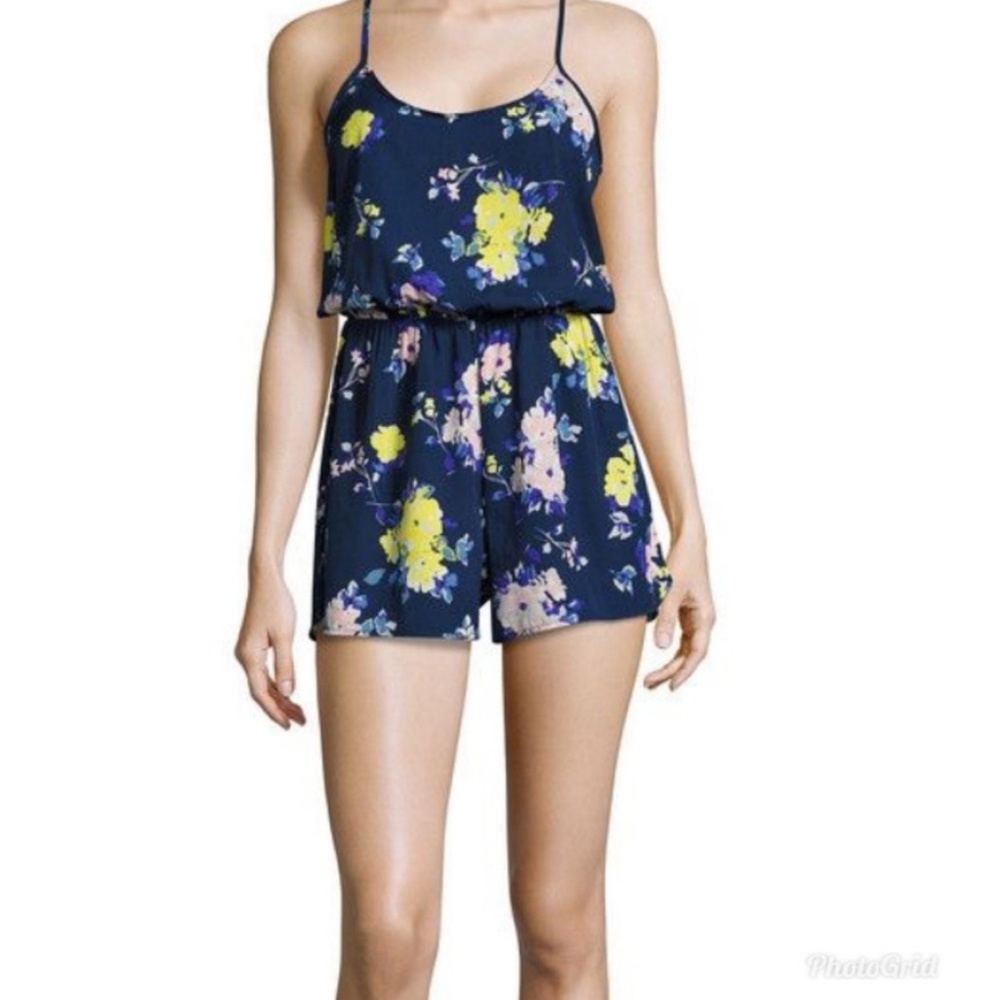 🌼BLUE FLORAL ROMPER🌼